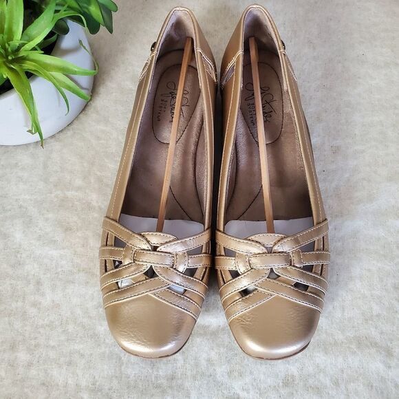 NWOB Life Stride Gold Flat Slip Ons - Picture 3 of 5